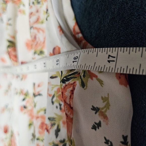 3/$10 Midnight Sky | Floral Rose Smocked Collar Blouse size Large - Picture 6 of 7